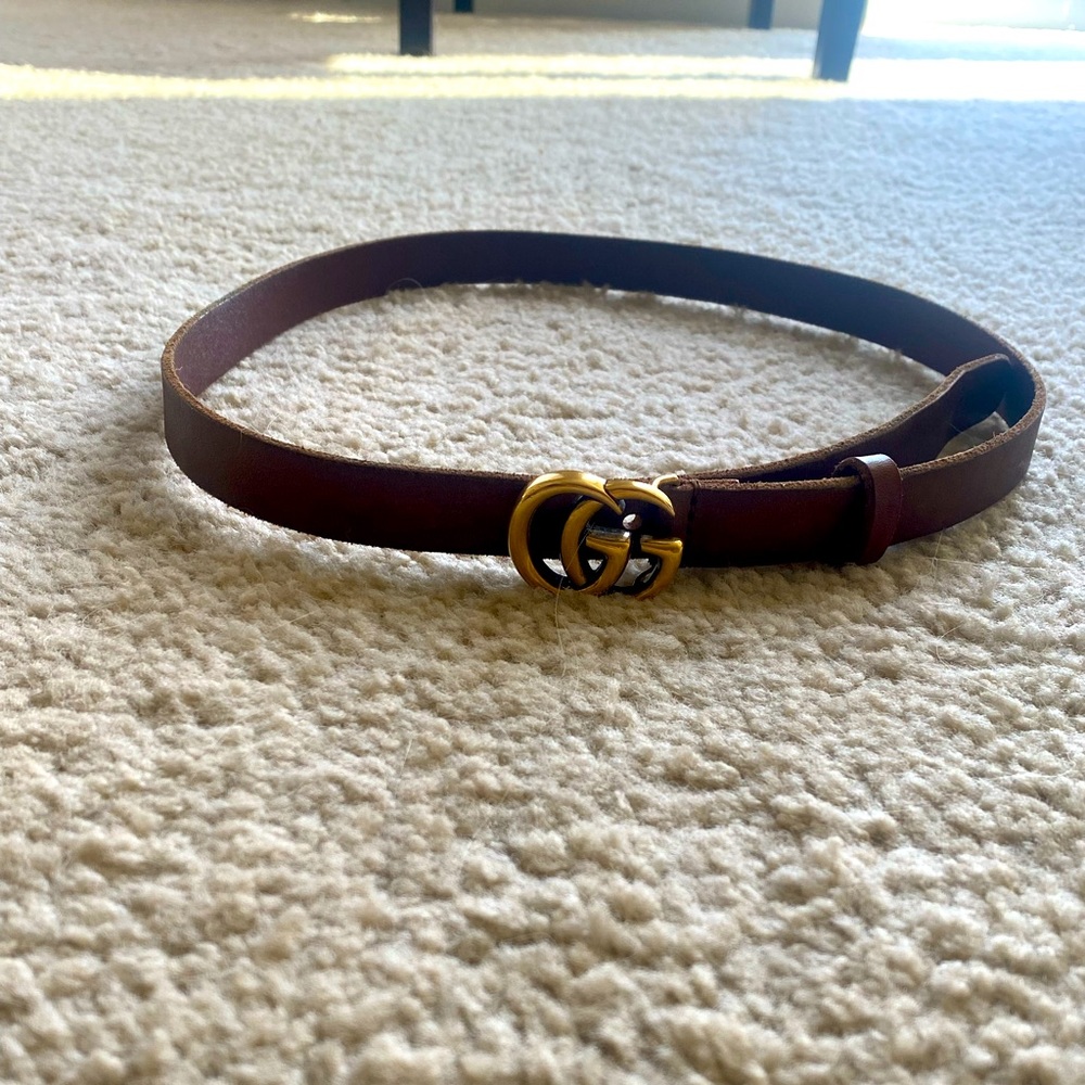 Brown leather Gucci belt. Gold double G.